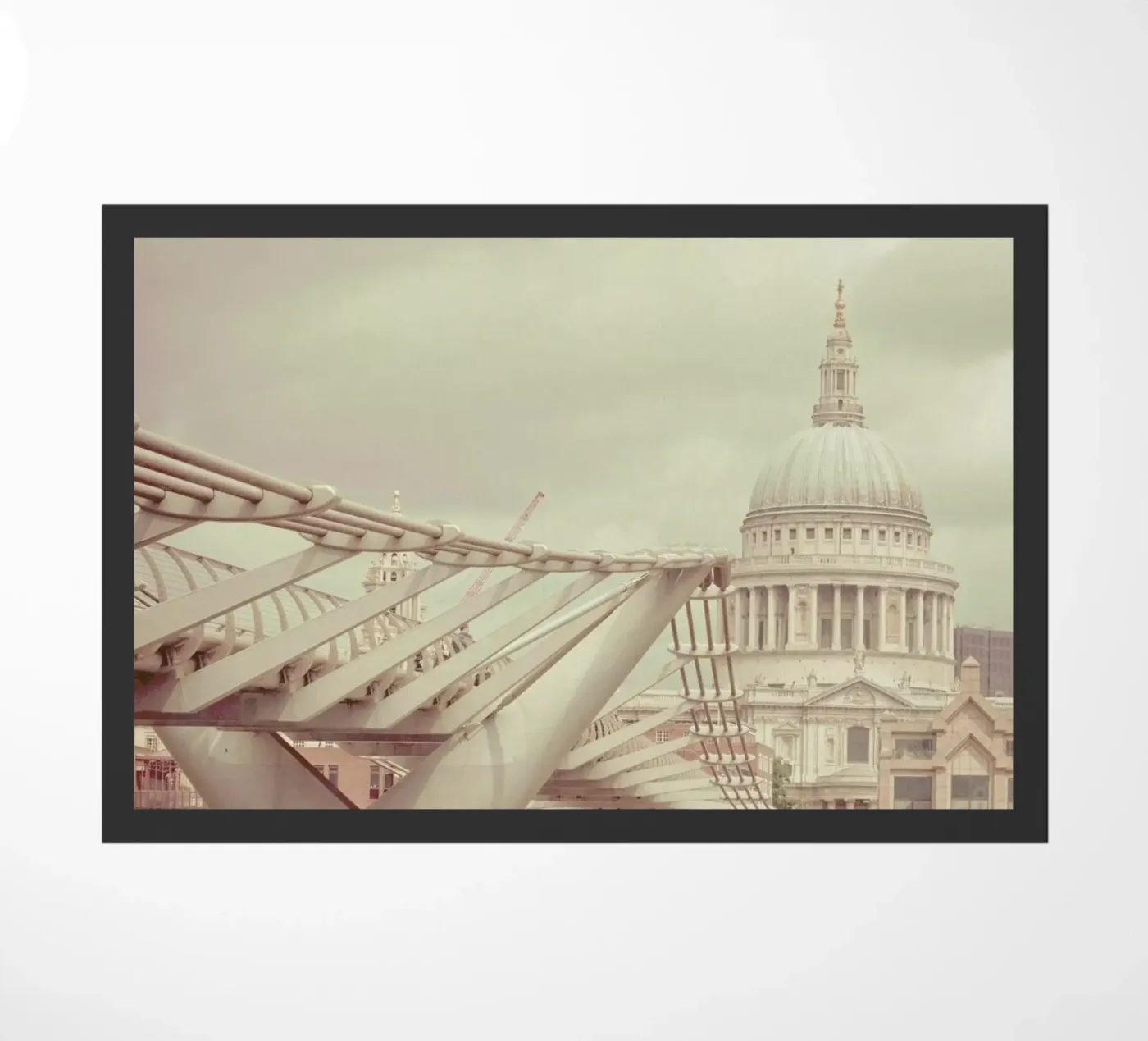 Millenium Square zerbino da Keri Bevan