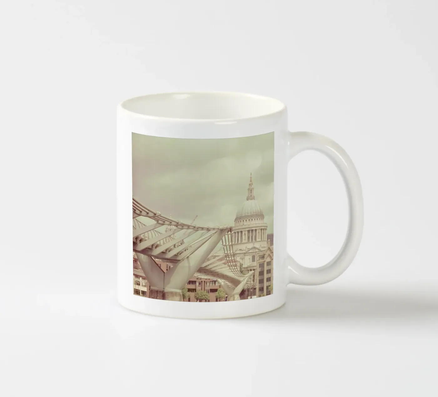 Millenium Square Keramik Tasse von Keri Bevan