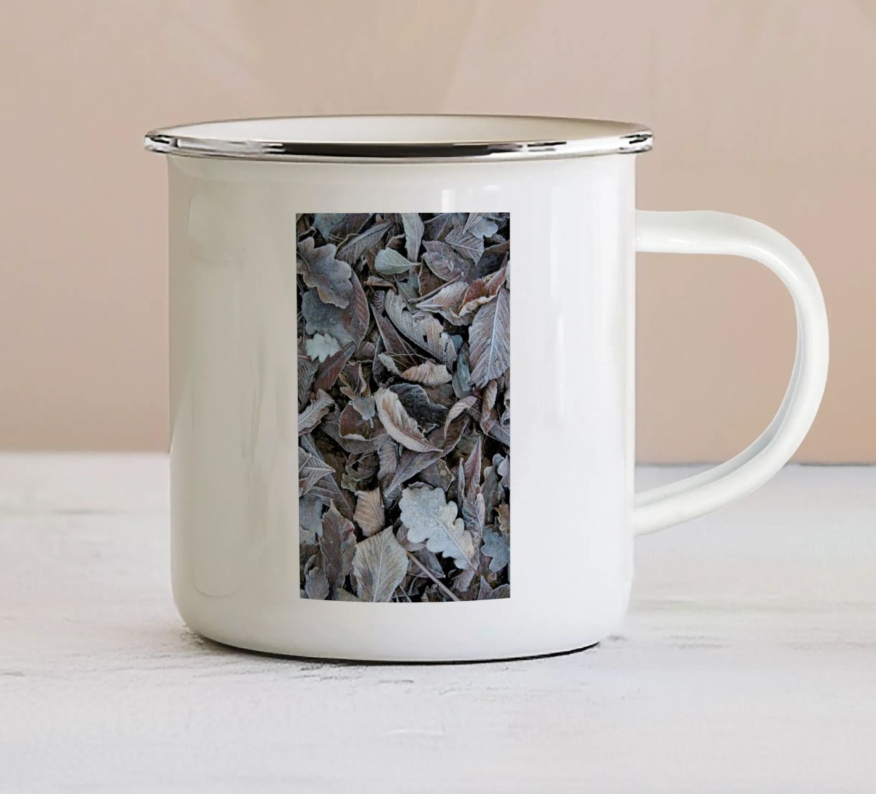 Winter Is Close tazza in smalto da Studio Nahili