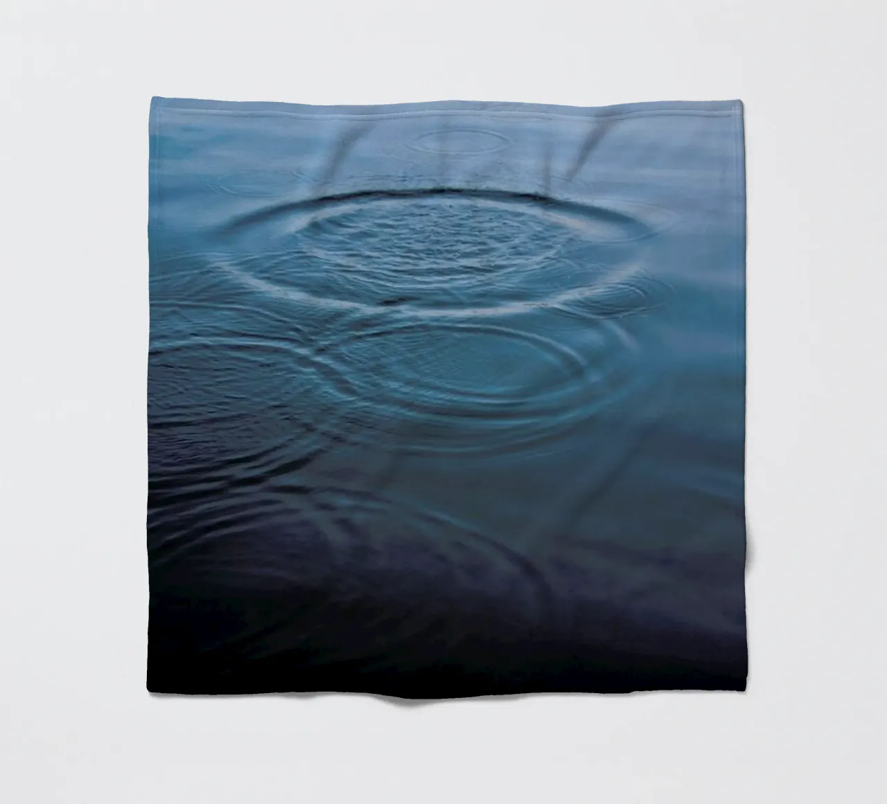 Splish Splash Fleecedecke von Studio Nahili