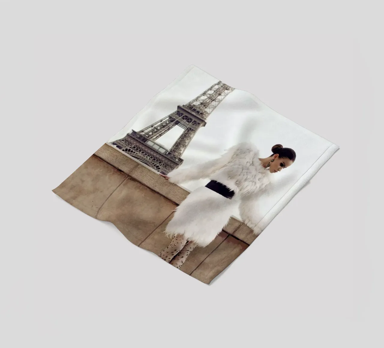 Tour Eiffel coperta in pile da Marie Bärsch