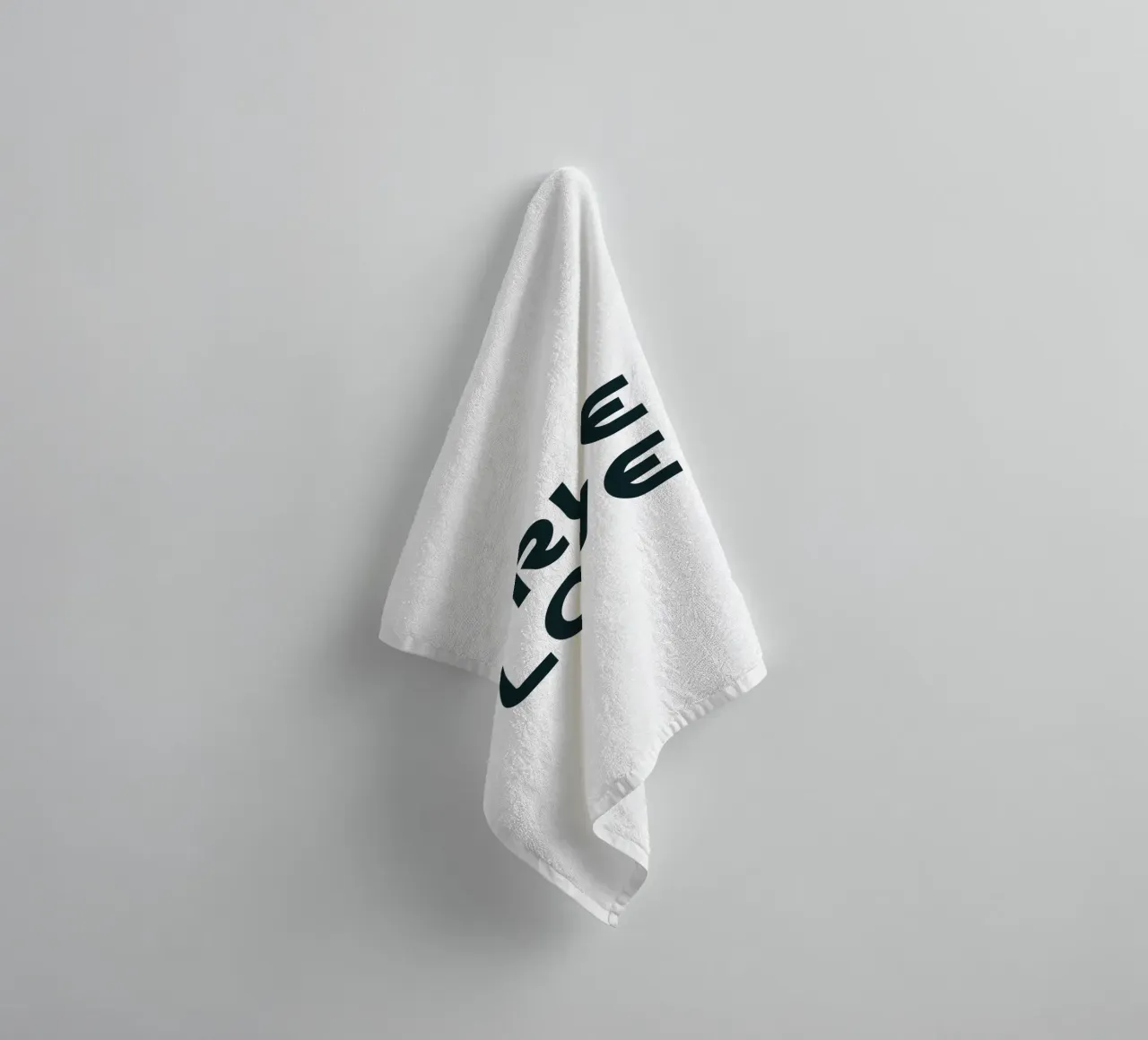 Amore vero Minimalista Semplice Elegante asciugamano da bagno da YV TYPOGRAPHY