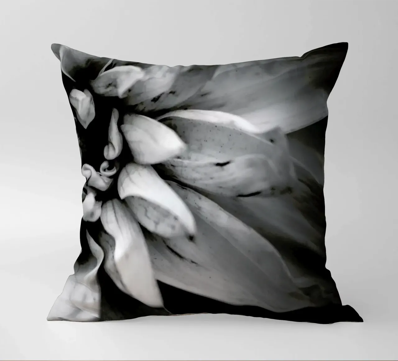 Flower I Kissen von Victoria Frost