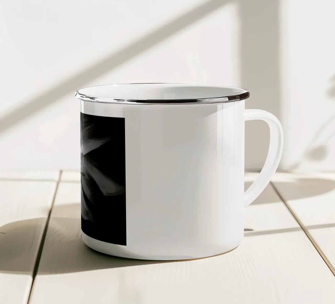 Flower I tazza in smalto da Victoria Frost