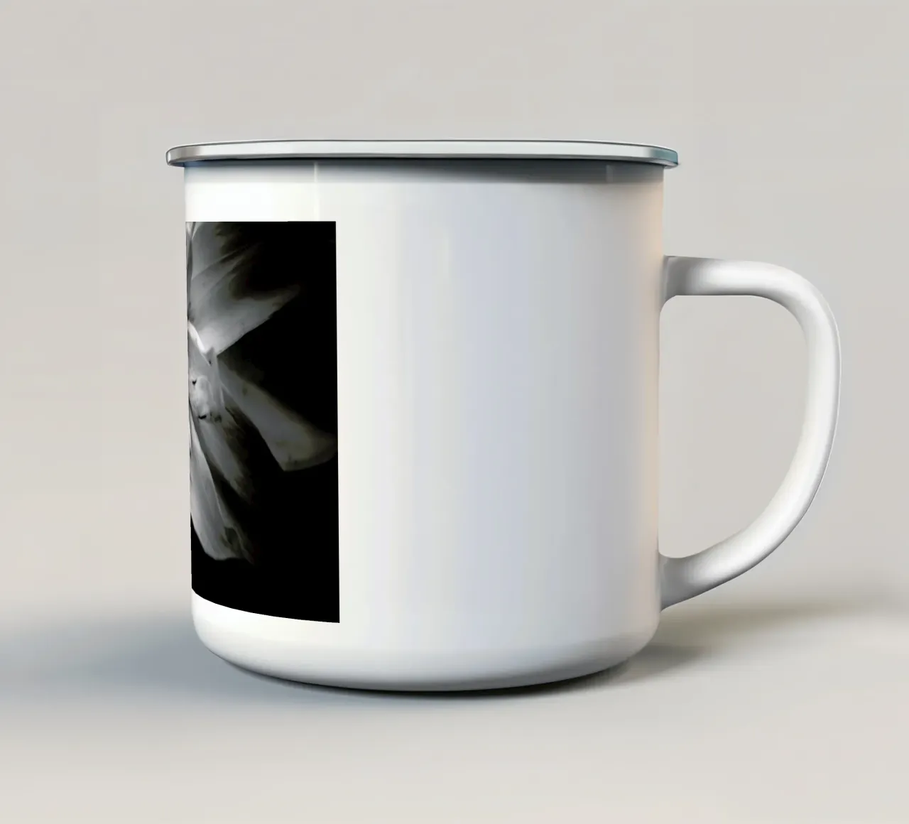 Flower I tazza in smalto da Victoria Frost