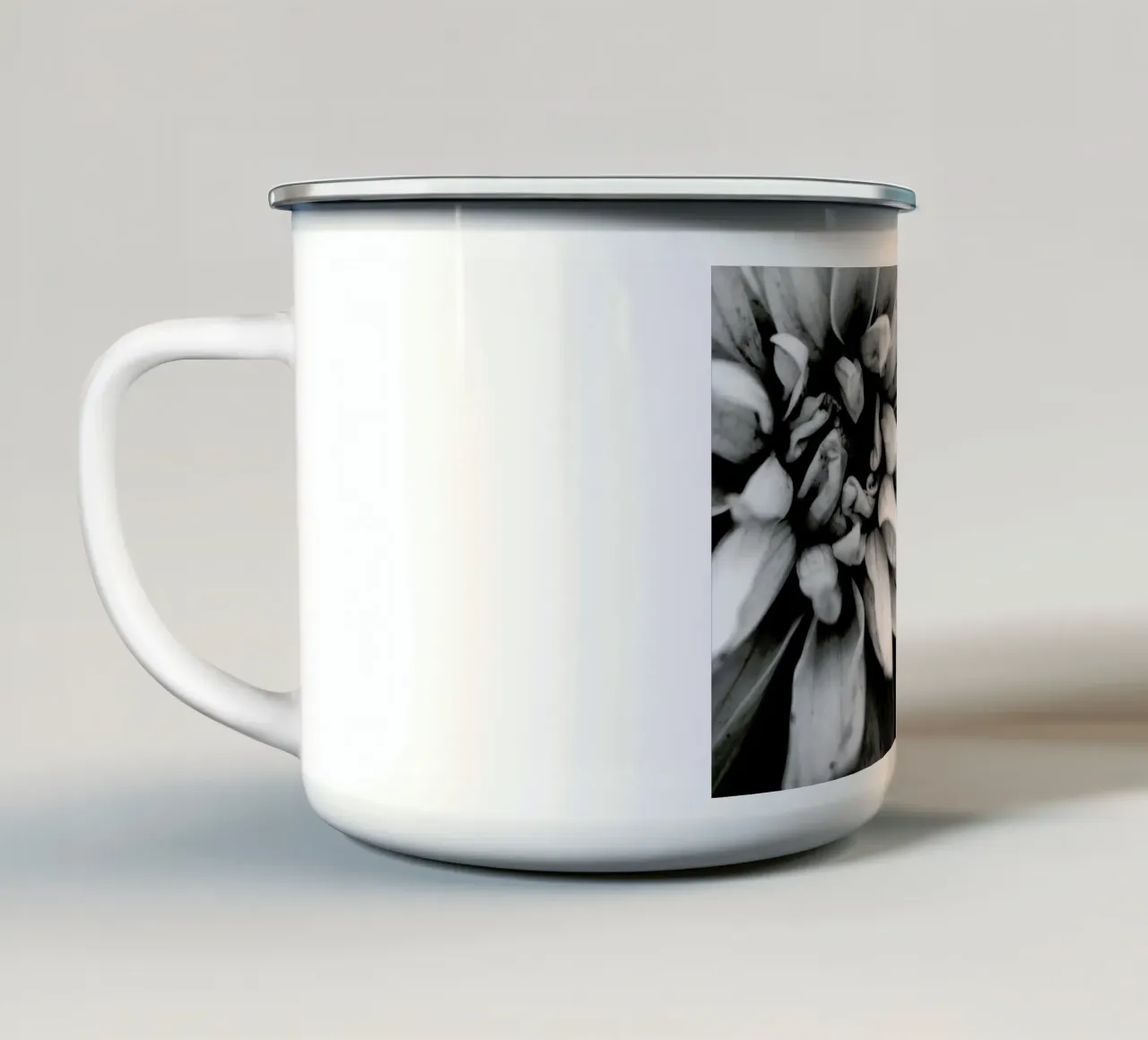 Flower I tazza in smalto da Victoria Frost
