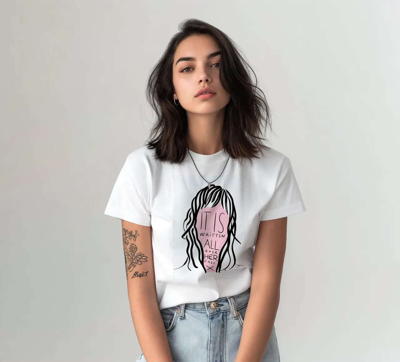 Writing on Her Face t-shirt da Linda Gobeta
