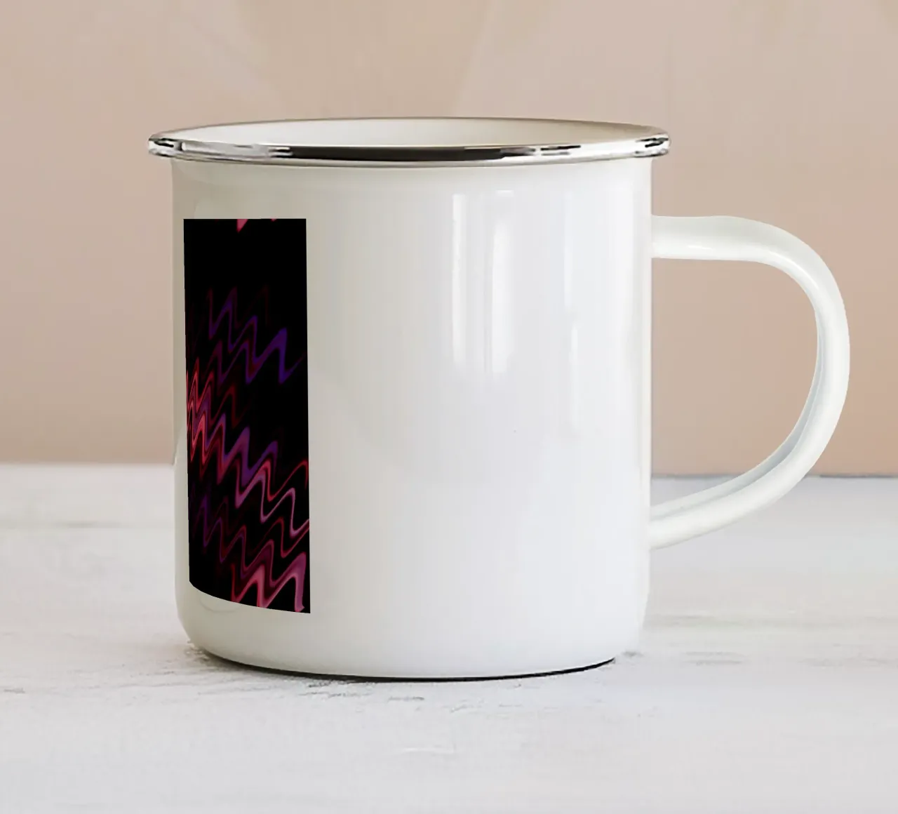 Des vagues abstraites et un motif dynamique en rose et violet mug en émail de Something for you