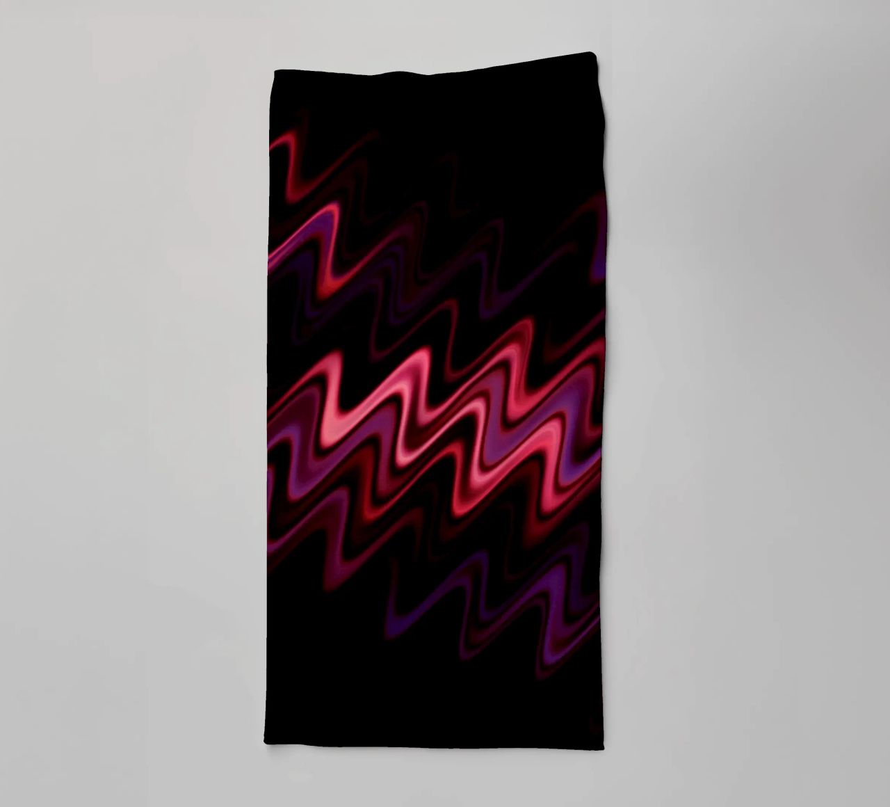 Des vagues abstraites et un motif dynamique en rose et violet serviette de bain de Something for you