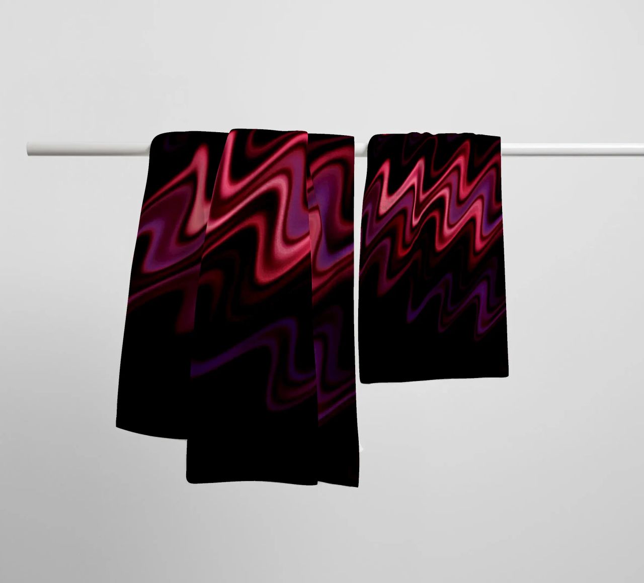Des vagues abstraites et un motif dynamique en rose et violet serviette de bain de Something for you