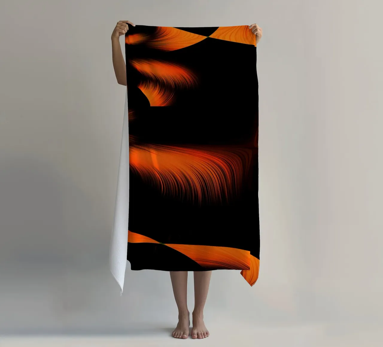 Abstraktes dynamisches fraktales Muster Orange und Schwarz Strandtuch von Something for you