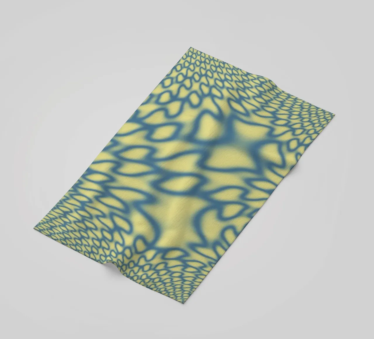 Dynamische cirkels en fractals in blauw strandhanddoek van Something for you