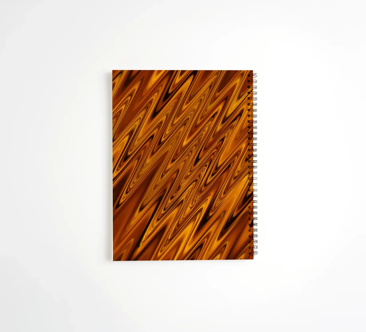 Abstrakte dynamische Wellen Muster in Orange und Rot Ringbuch von Something for you
