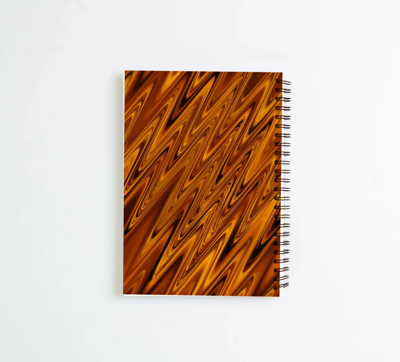 Abstrakte dynamische Wellen Muster in Orange und Rot Ringbuch von Something for you