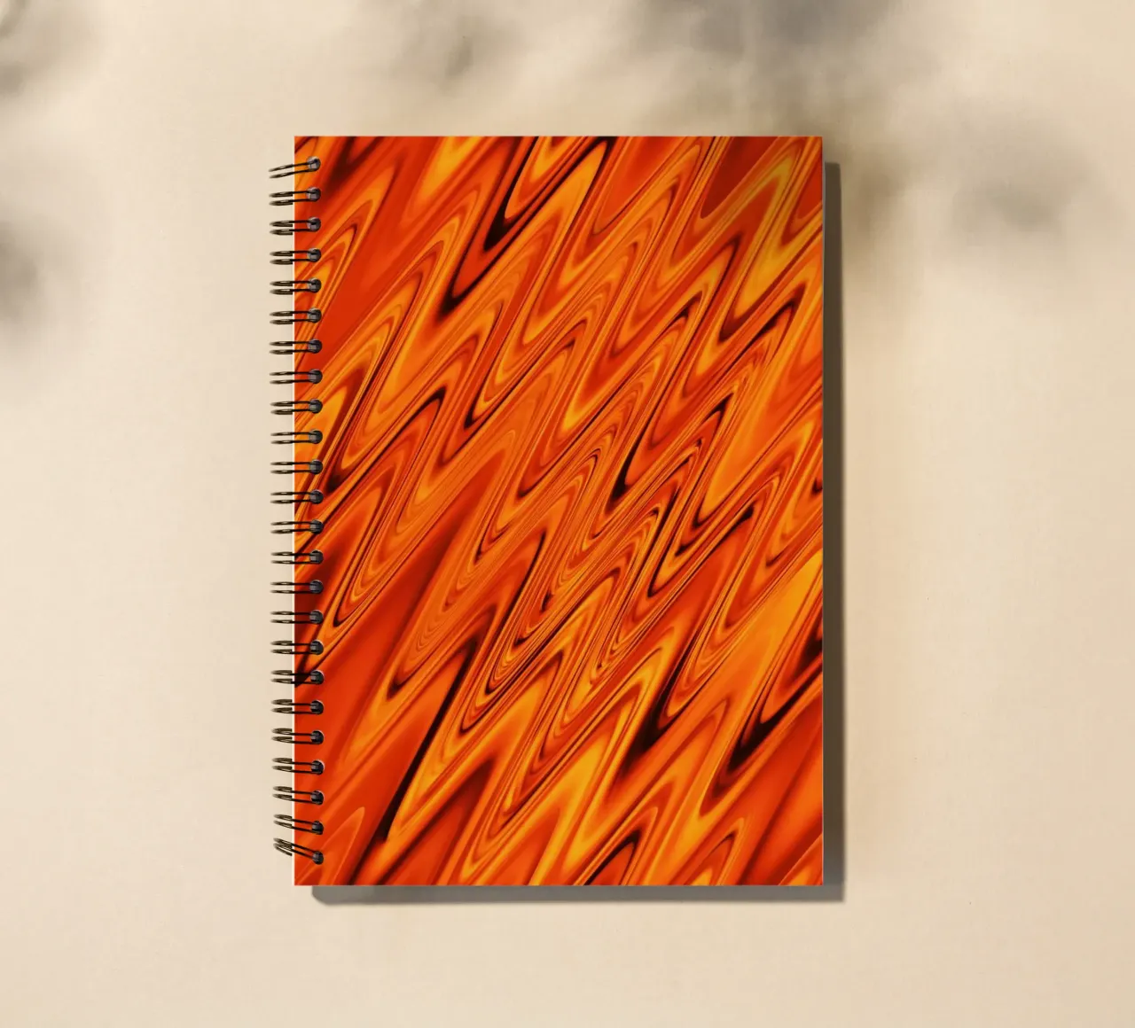 Vagues et motifs dynamiques abstraits en orange et rouge carnet à spirale de Something for you