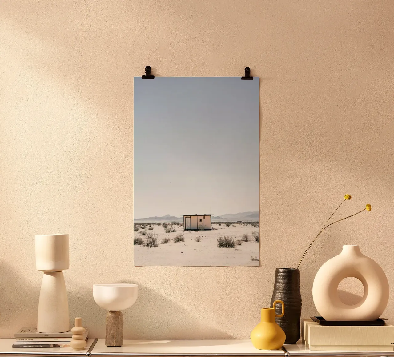 Desert House poster con telaio in alluminio da Chris Abatzis