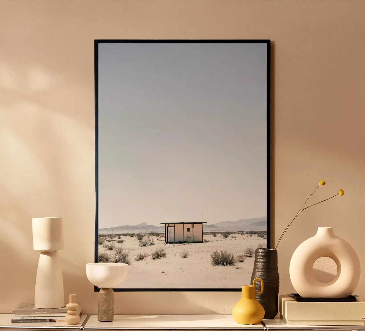 Desert House poster con telaio in alluminio da Chris Abatzis