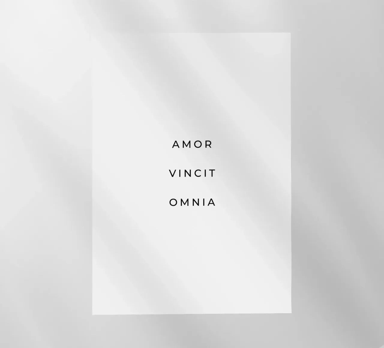Amor vincit omnia - L'amore vince su tutto citazione pellicola backlit da Paigaam Studio