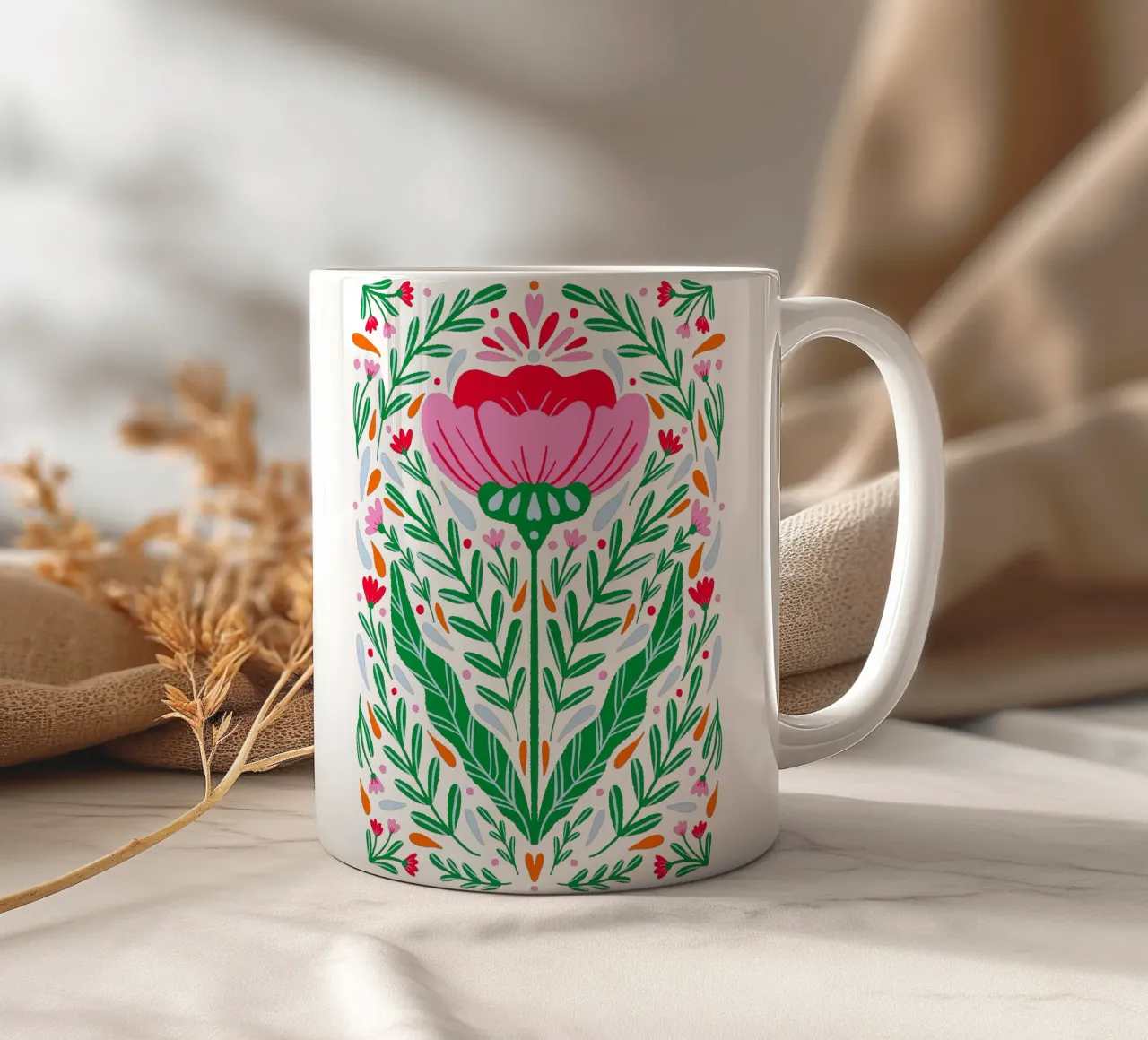 Fiore simmetrico e audace tazza in ceramica da Wackapacka