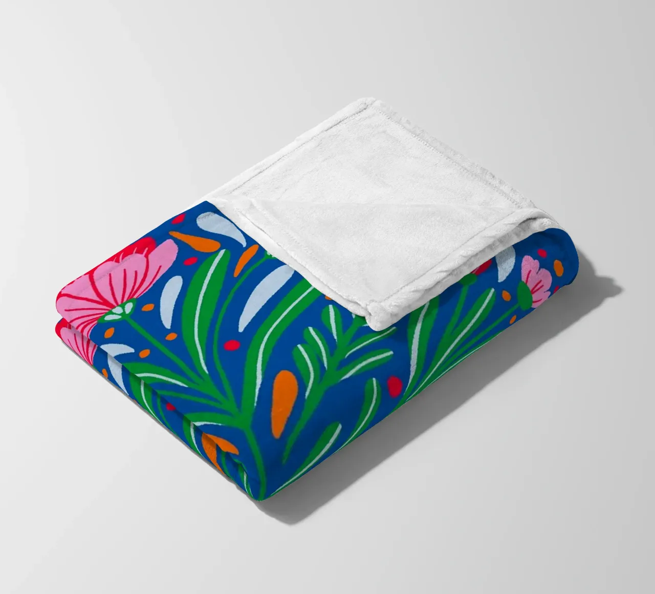 Fiori simmetrici e audaci coperta in pile da Wackapacka