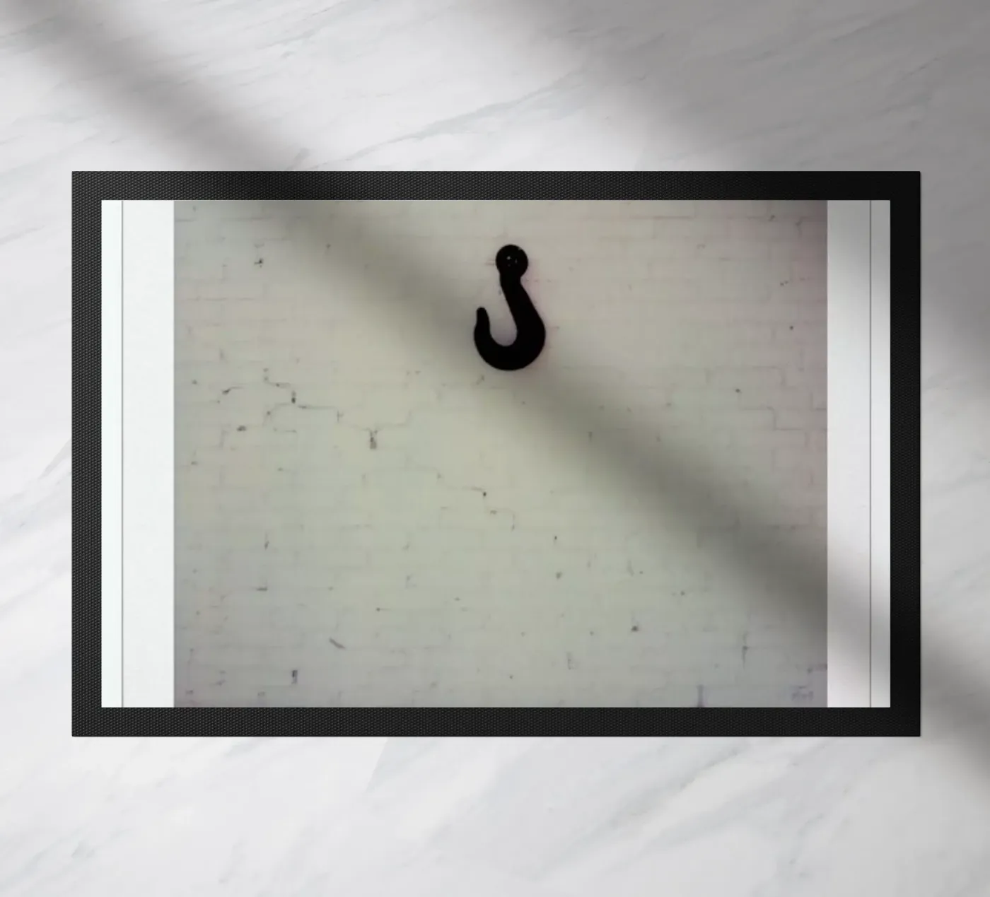 Hook Fußmatte von Lou Garoup