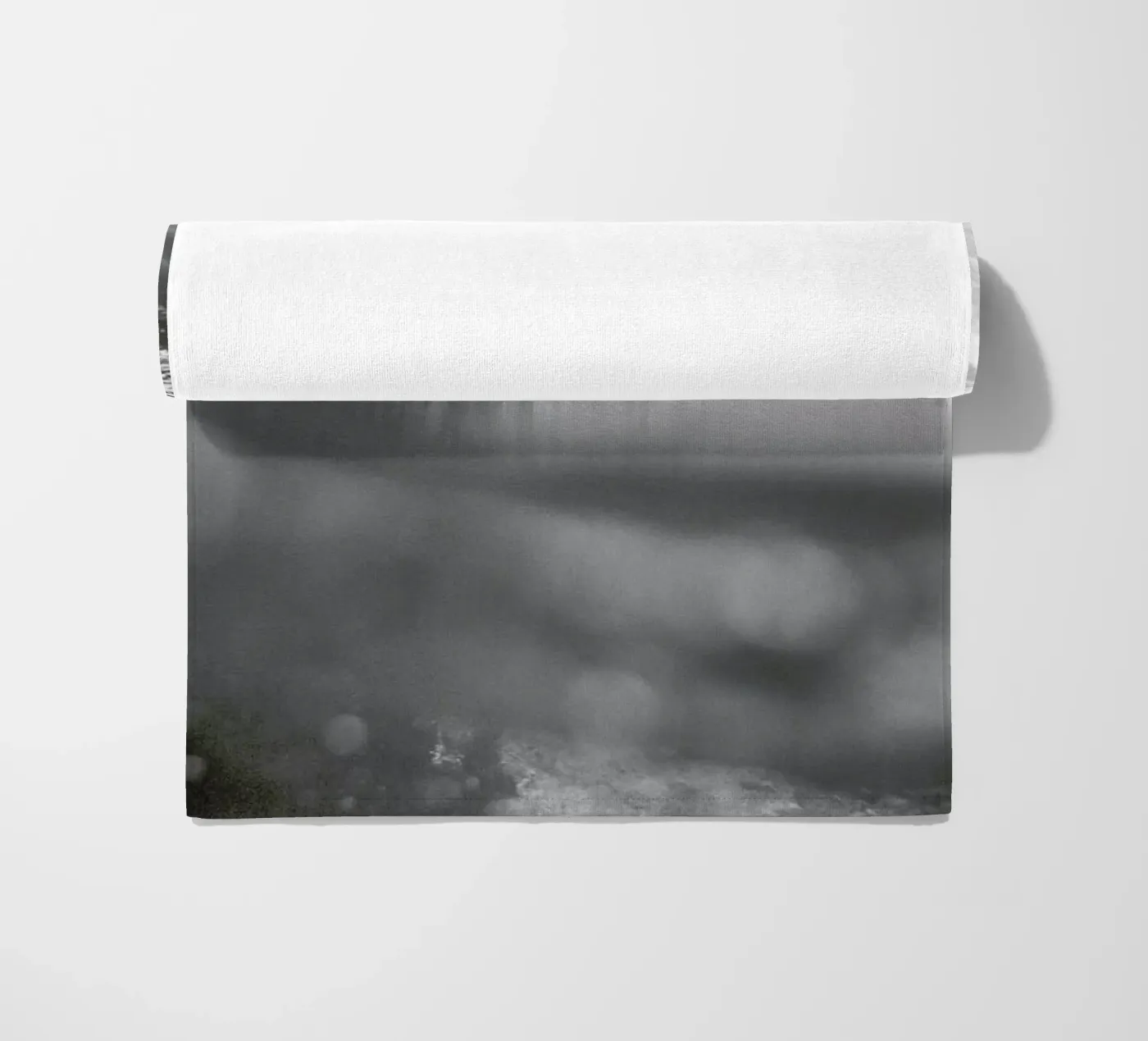 Beneath the surface Strandtuch von Shot By Clint