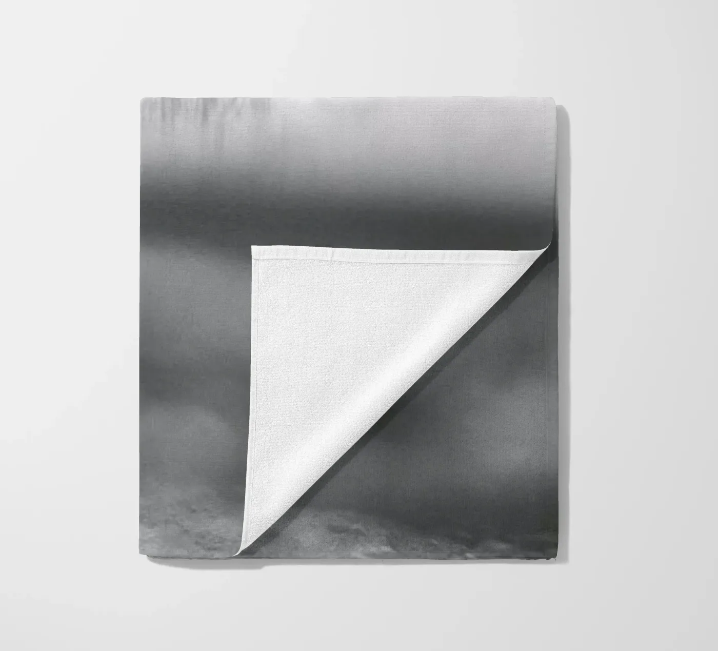 Beneath the surface Strandtuch von Shot By Clint