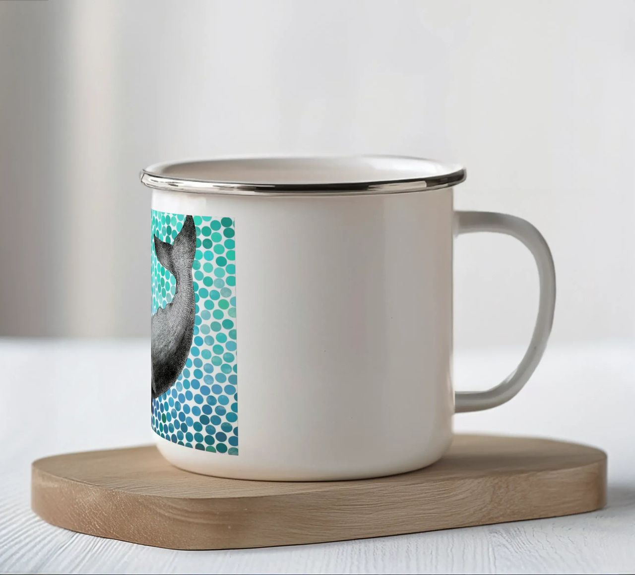 Whale and Fish tazza in smalto da Eric Fan