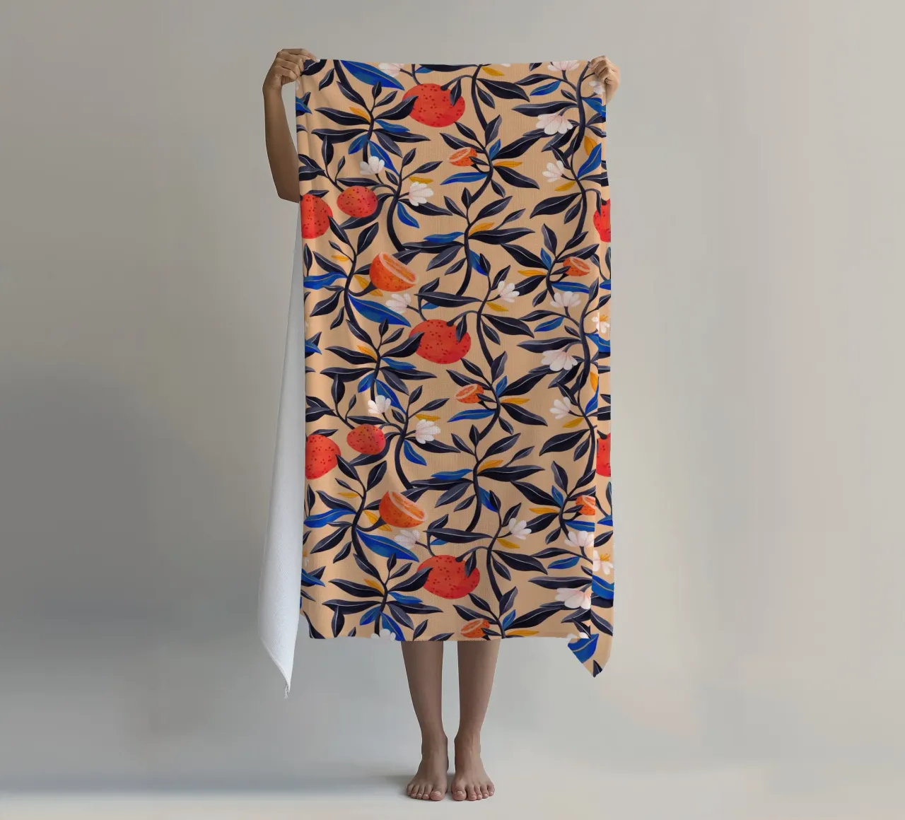 Flaming Garden - Oranges Pattern strandhanddoek van The Artcircle