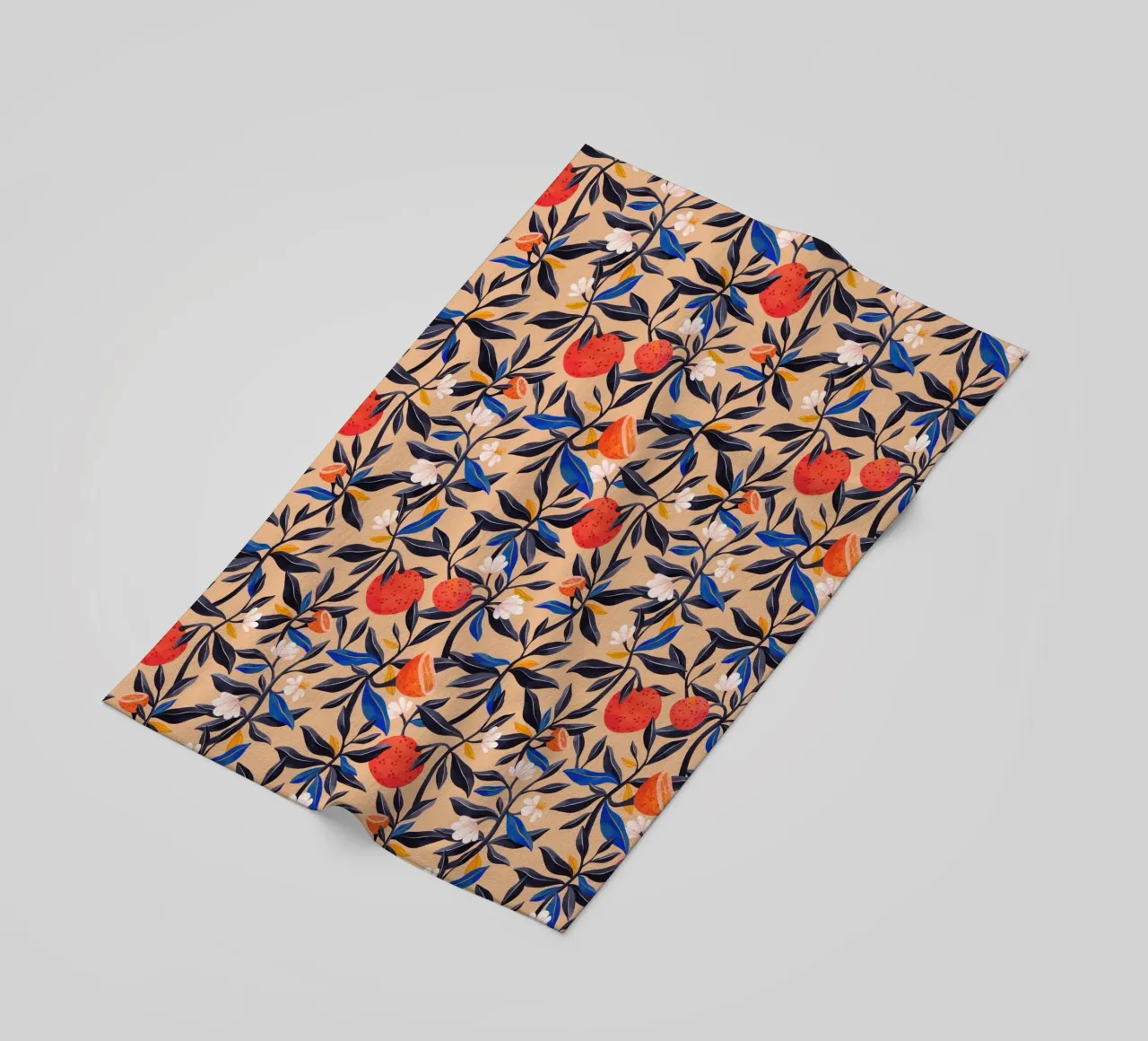 Flaming Garden - Oranges Pattern strandhanddoek van The Artcircle