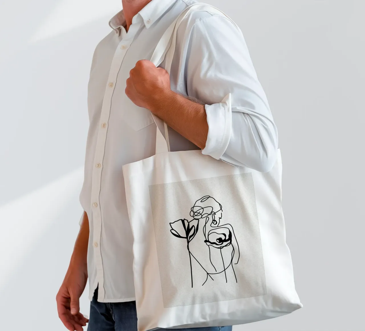 Donna con due fiori borsa in juta da ArtDesign by KBK