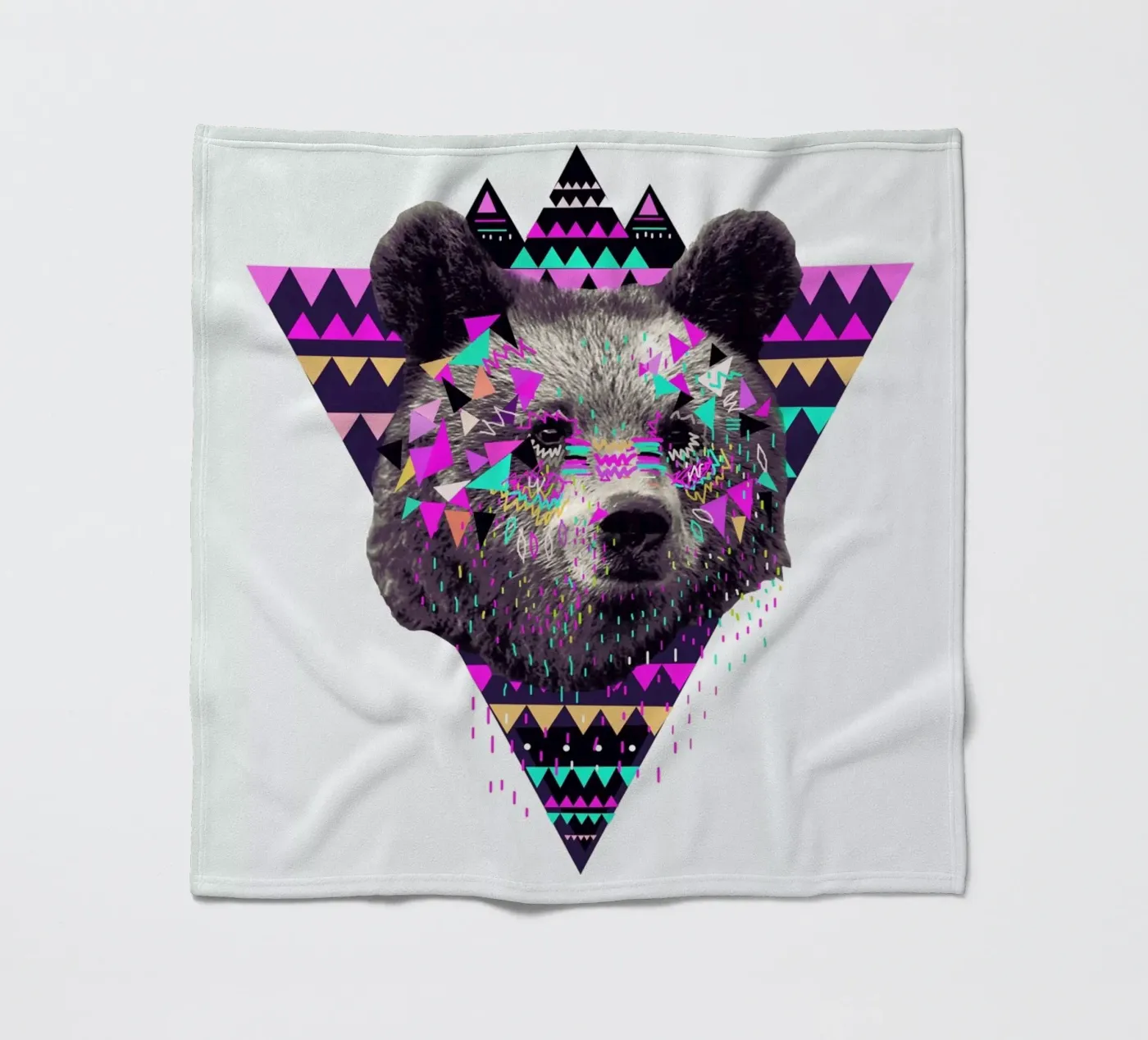 Piniata Bear fleecedeken van Kris Tate