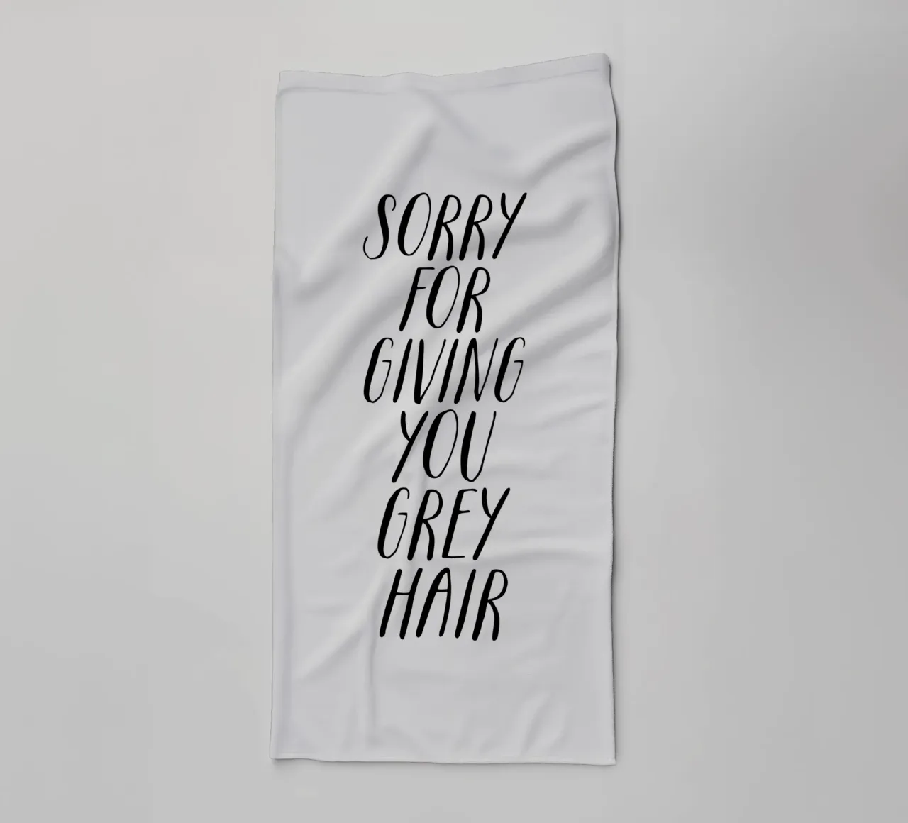 Sorry dat ik je grijs haar geef Typografie Ontwerp badhanddoek van THE MOTIVATED TYPE