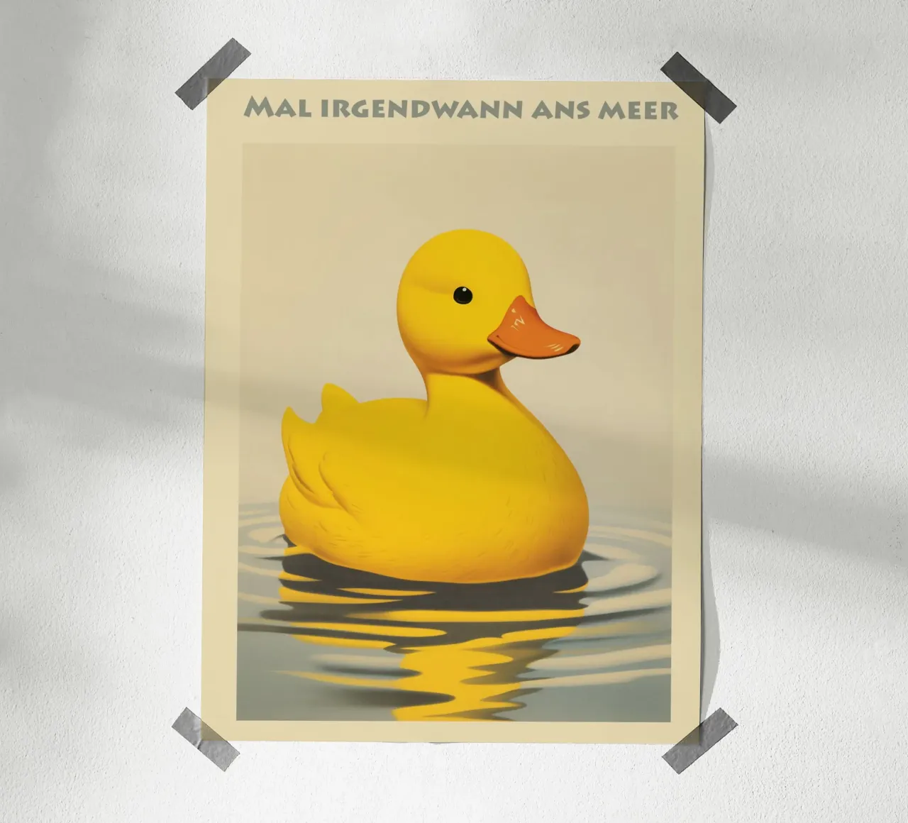 L'anatra gialla di plastica sogna il mare poster da Autofocus