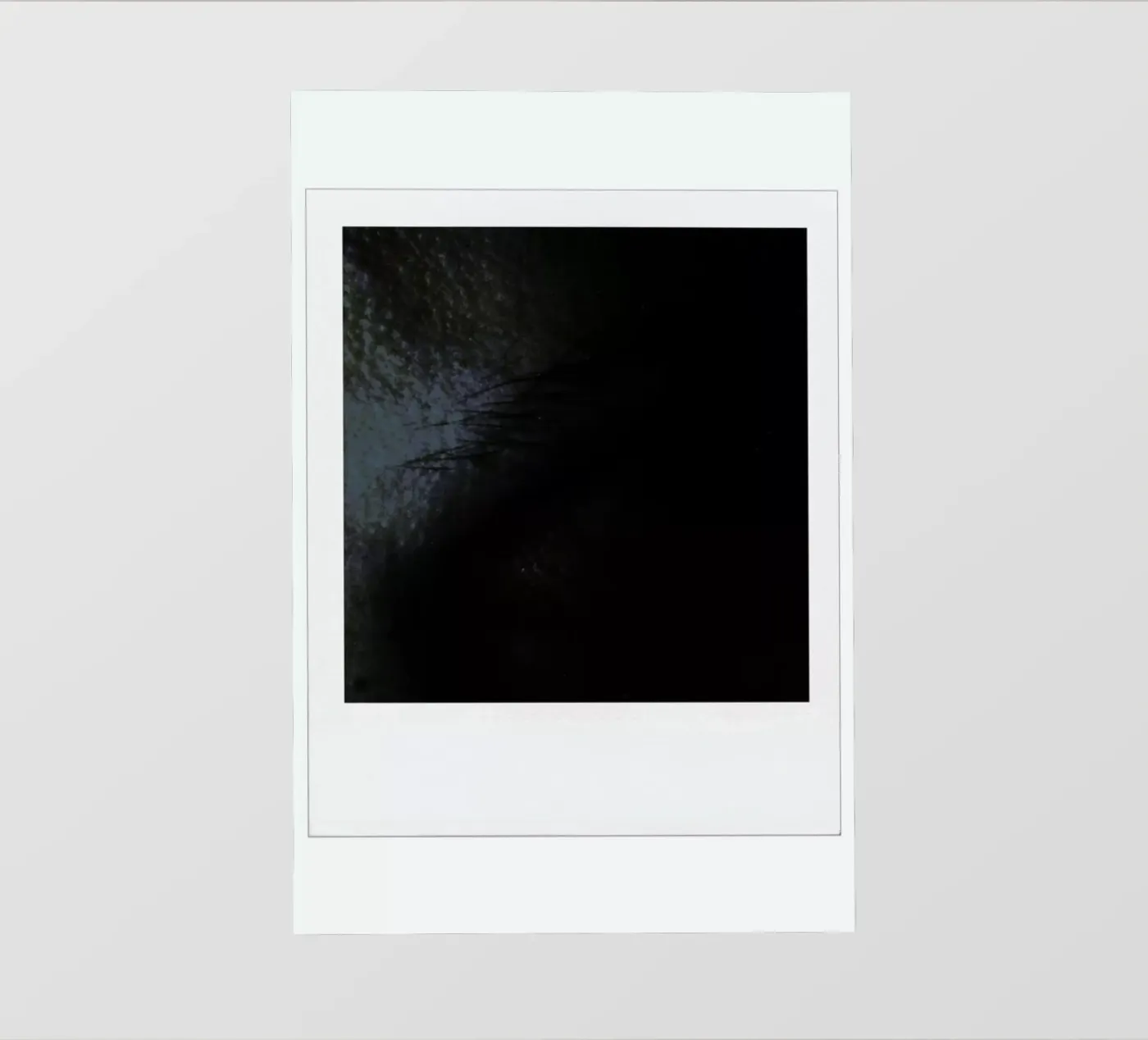 Eye dark pellicola backlit da Lou Garoup