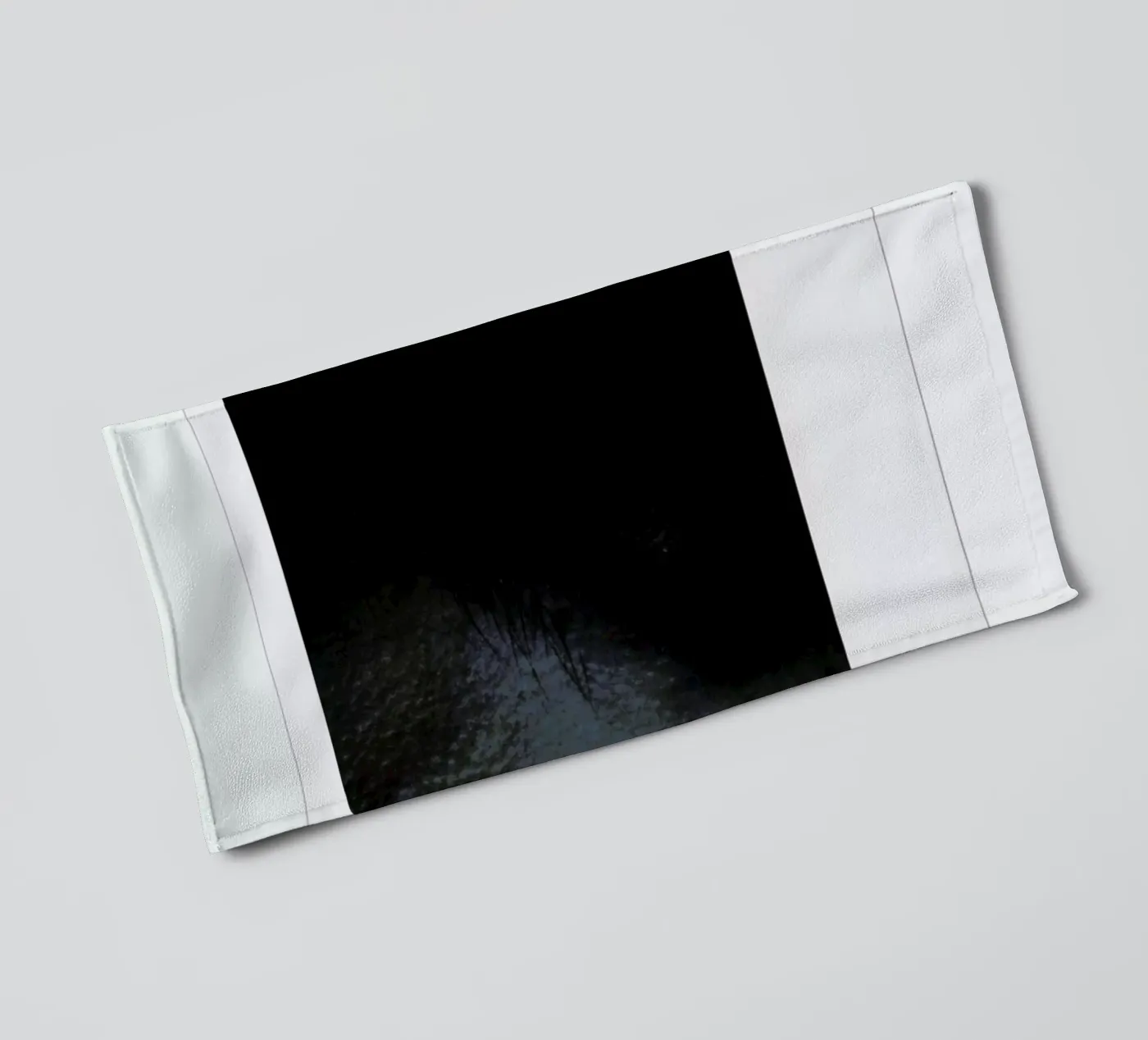 Eye dark badhanddoek van Lou Garoup