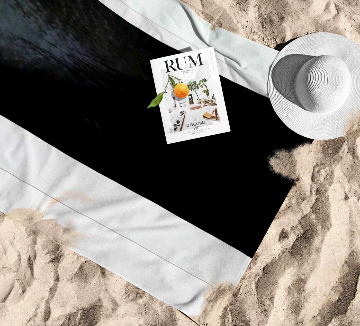 Eye dark Strandtuch von Lou Garoup