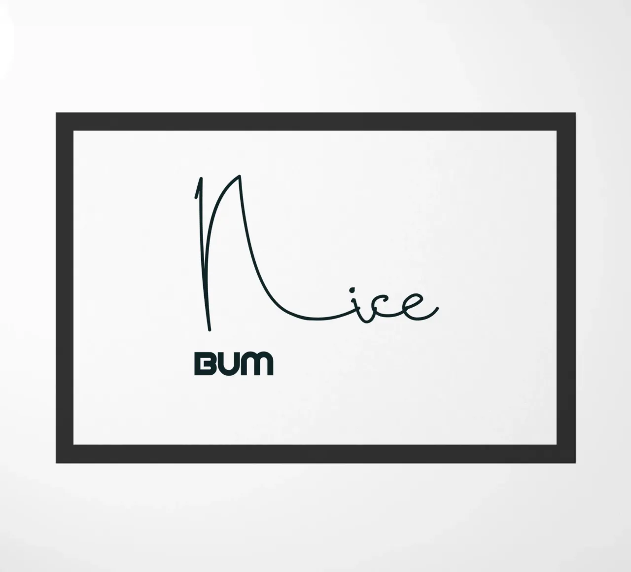 Tipografia in stile minimalista Nice Bum zerbino da YV TYPOGRAPHY