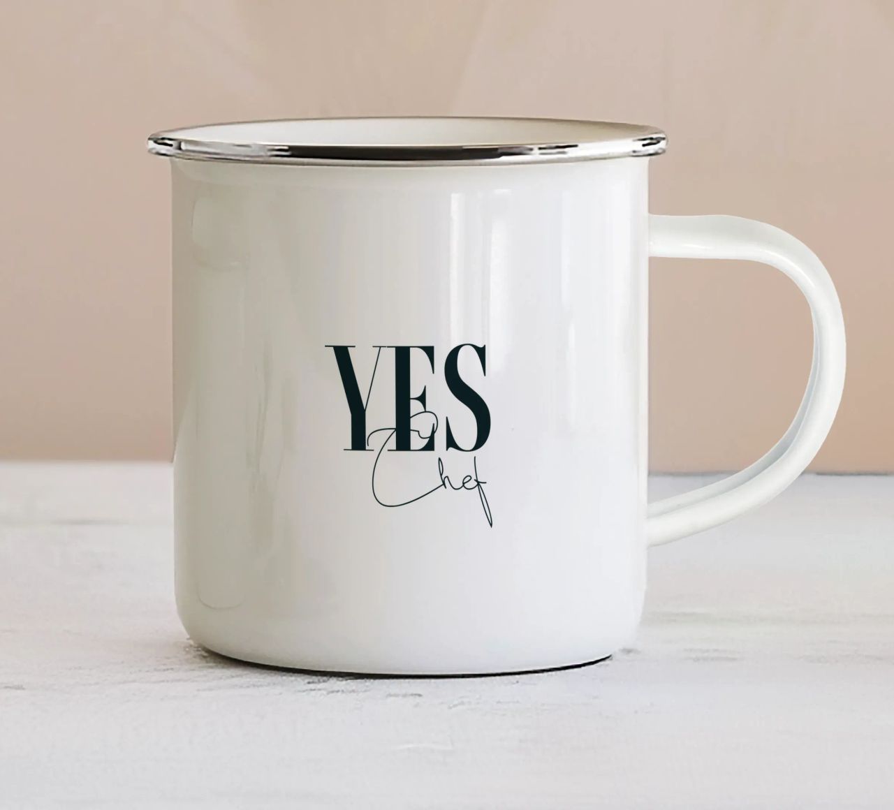 Sì Chef Tipografia semplice e minimalista tazza in smalto da YV TYPOGRAPHY