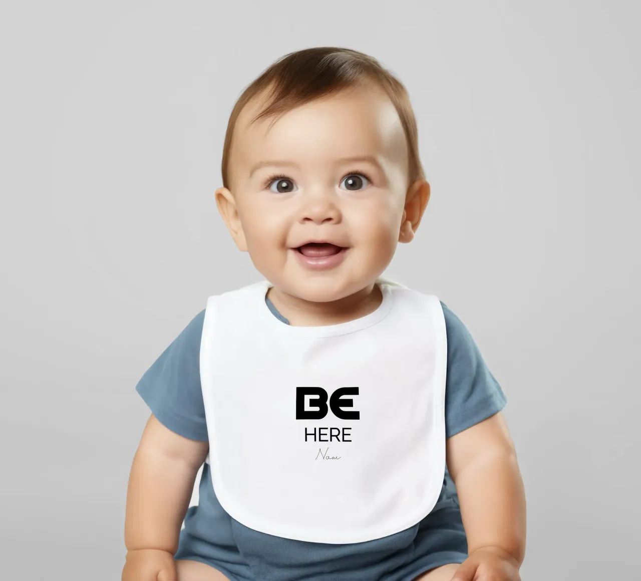 Be Here Now Semplice tipografia moderna e minimalista bavaglino da YV TYPOGRAPHY