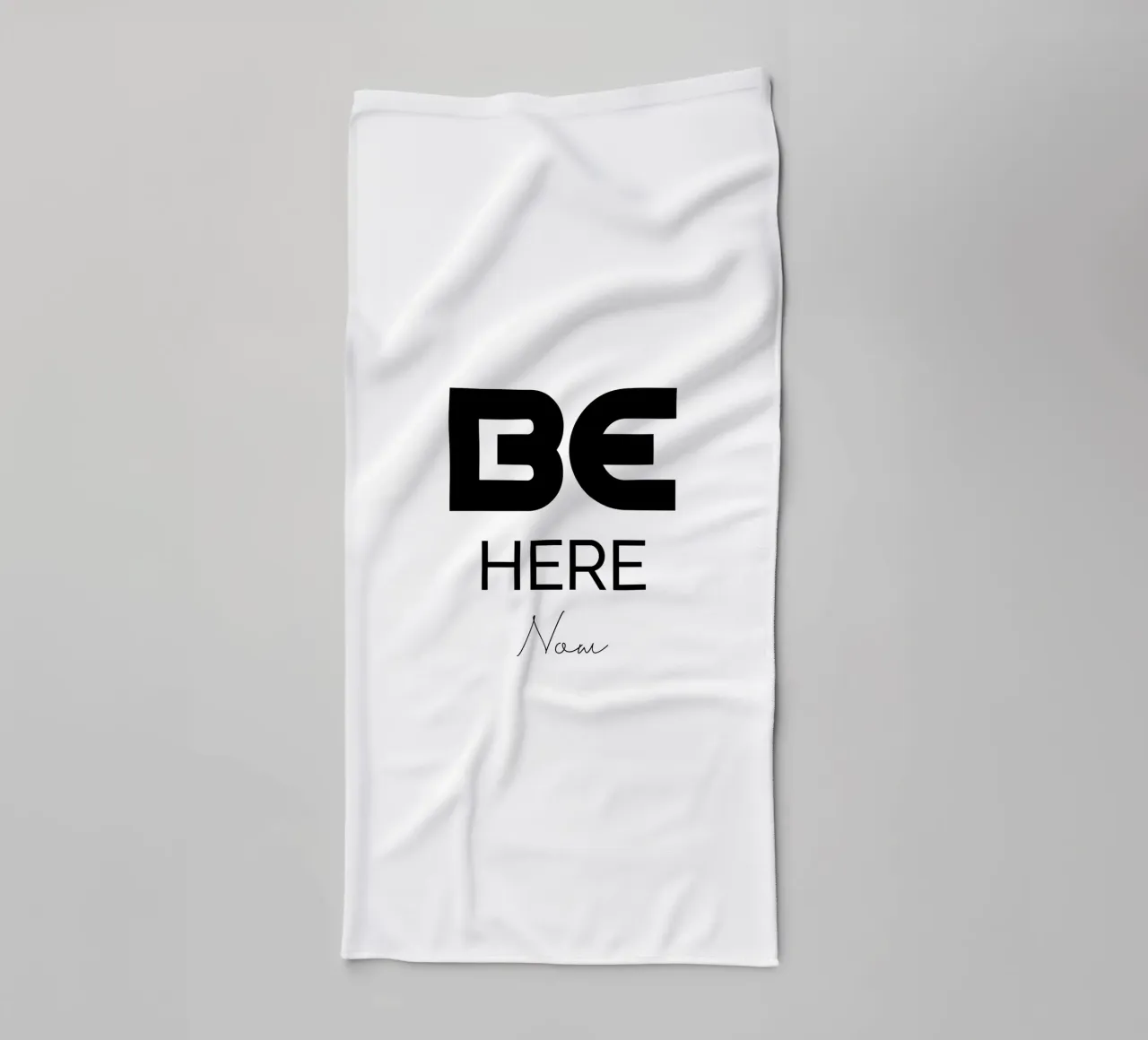 Be Here Now Semplice tipografia moderna e minimalista asciugamano da bagno da YV TYPOGRAPHY