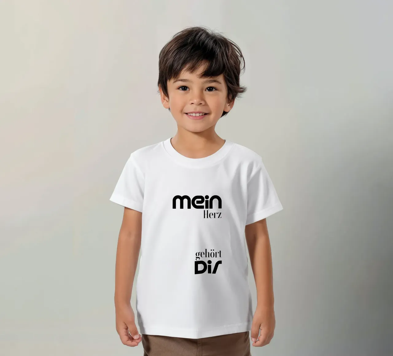 Mein Herz Gehort Dir Eenvoudige, moderne, minimalistische typografie kinder t-shirt van YV TYPOGRAPHY