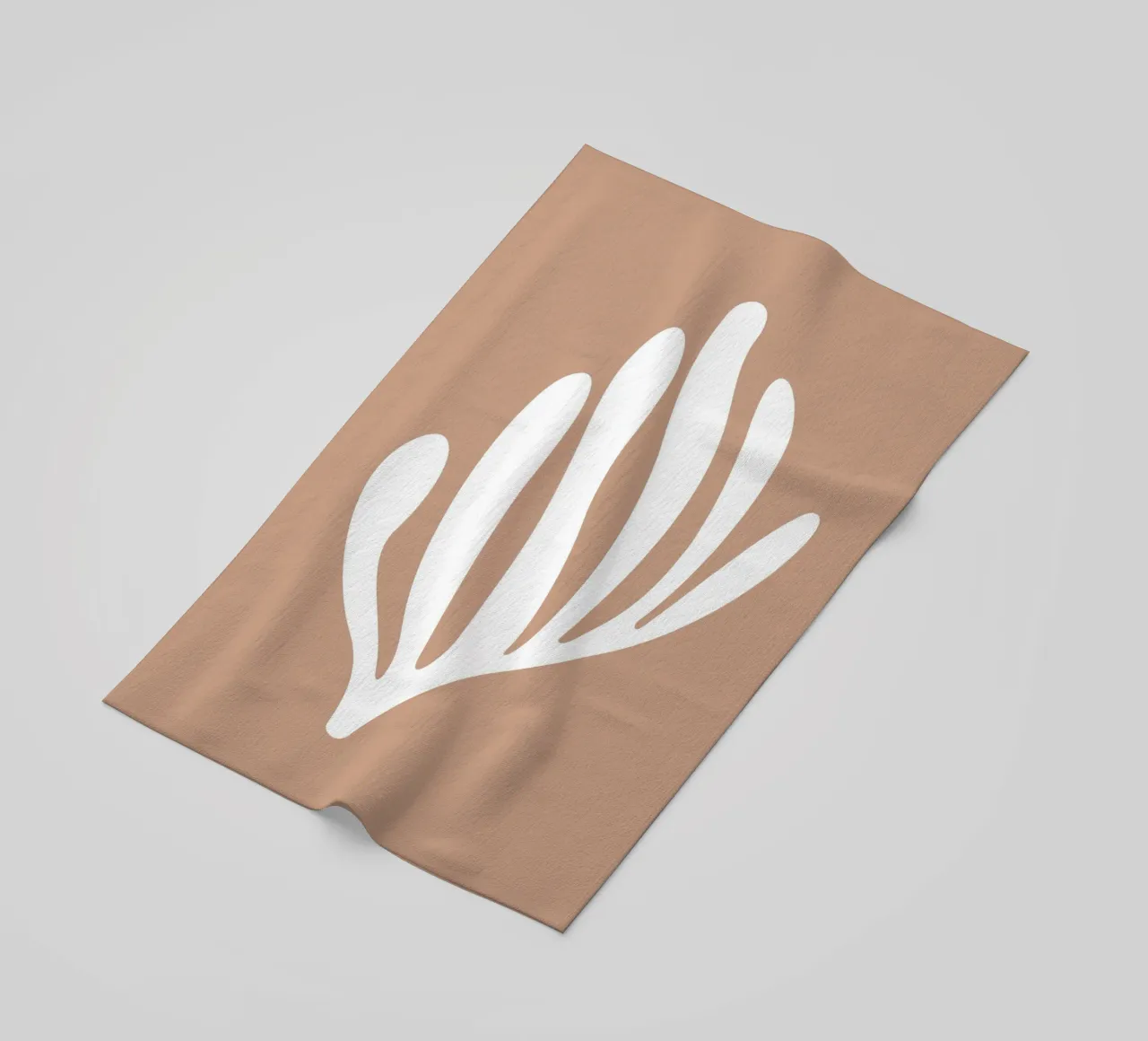Abstract koraalrif (Bruintint) strandhanddoek van Paigaam Studio