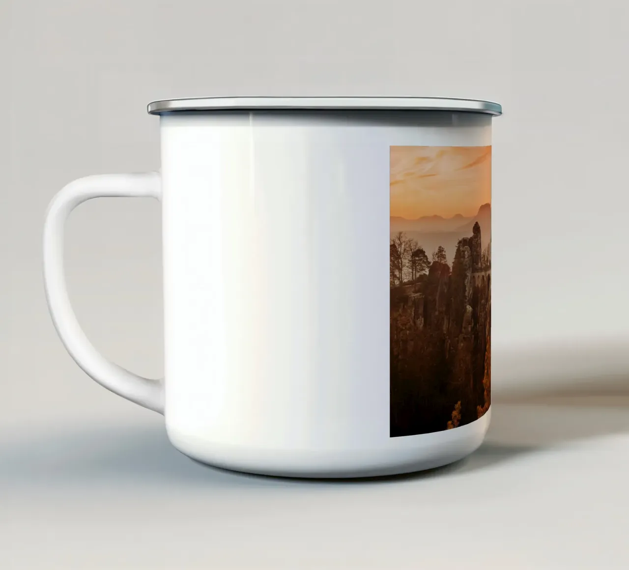 Alba Svizzera sassone - Vista sul Bastei tazza in smalto da Bold and Retro