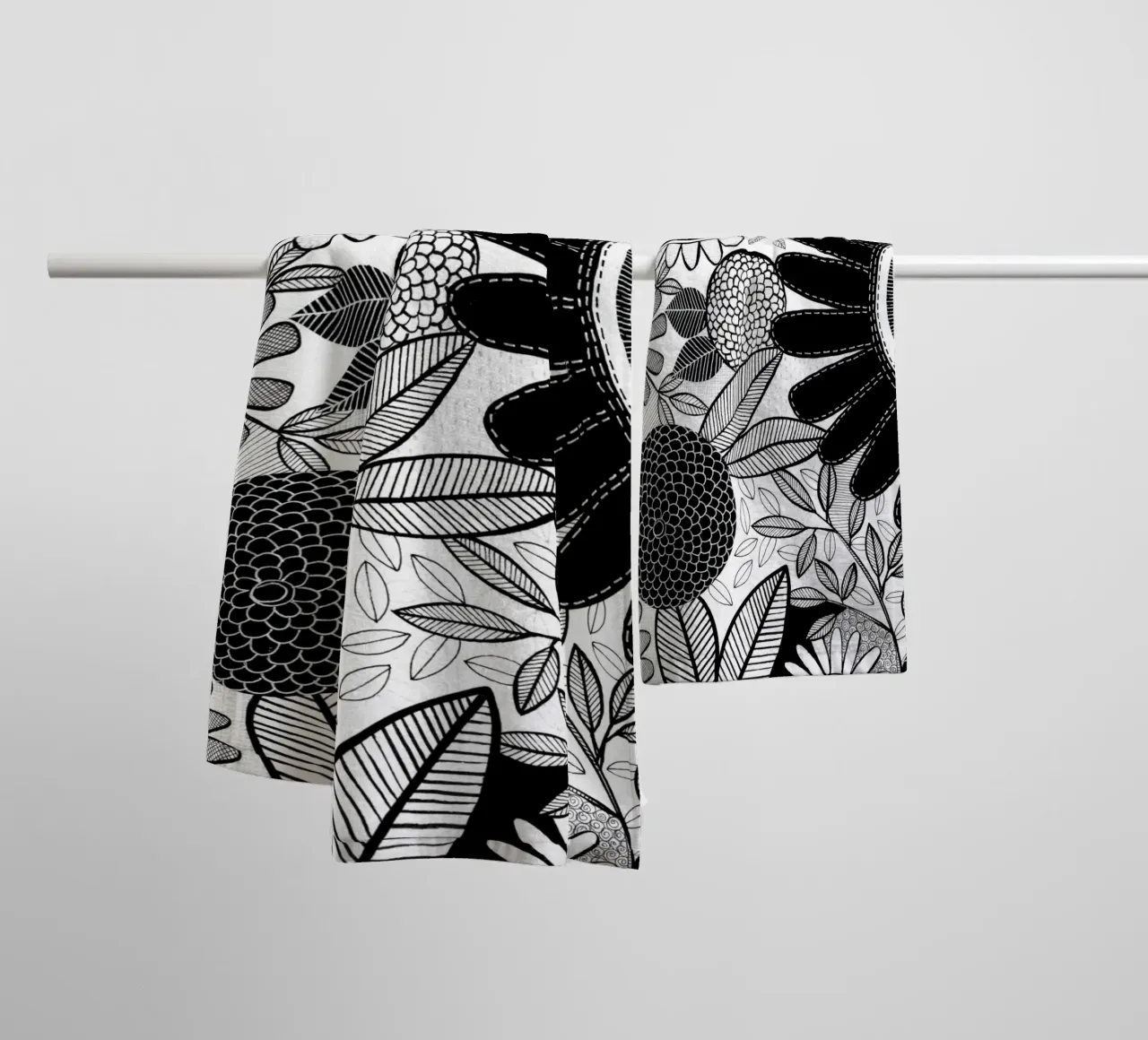 Susan Black - Giardino botanico bianco nero asciugamano da bagno da The Artcircle
