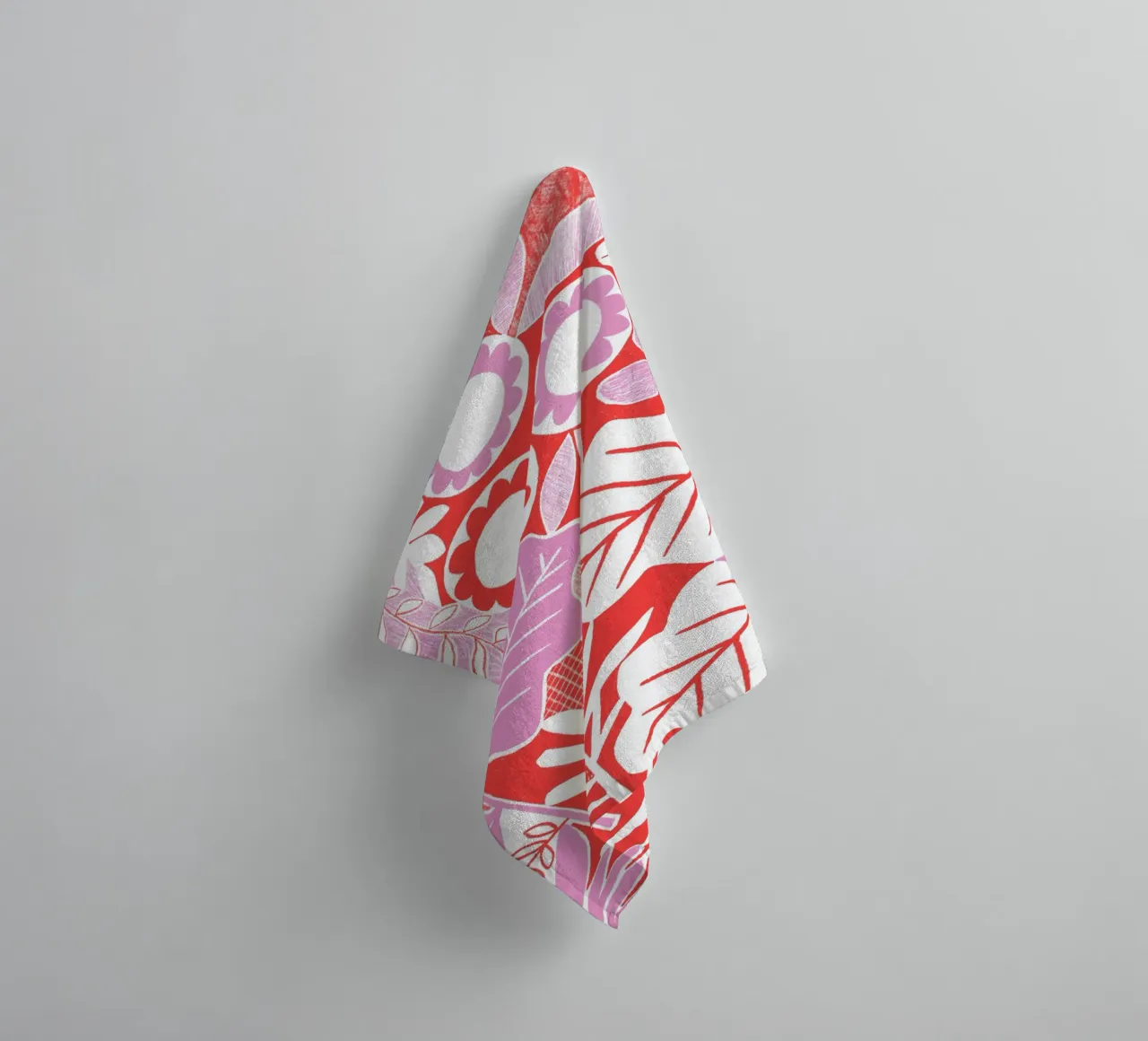 Susan Black - Rosso lilla botanico asciugamano da bagno da The Artcircle