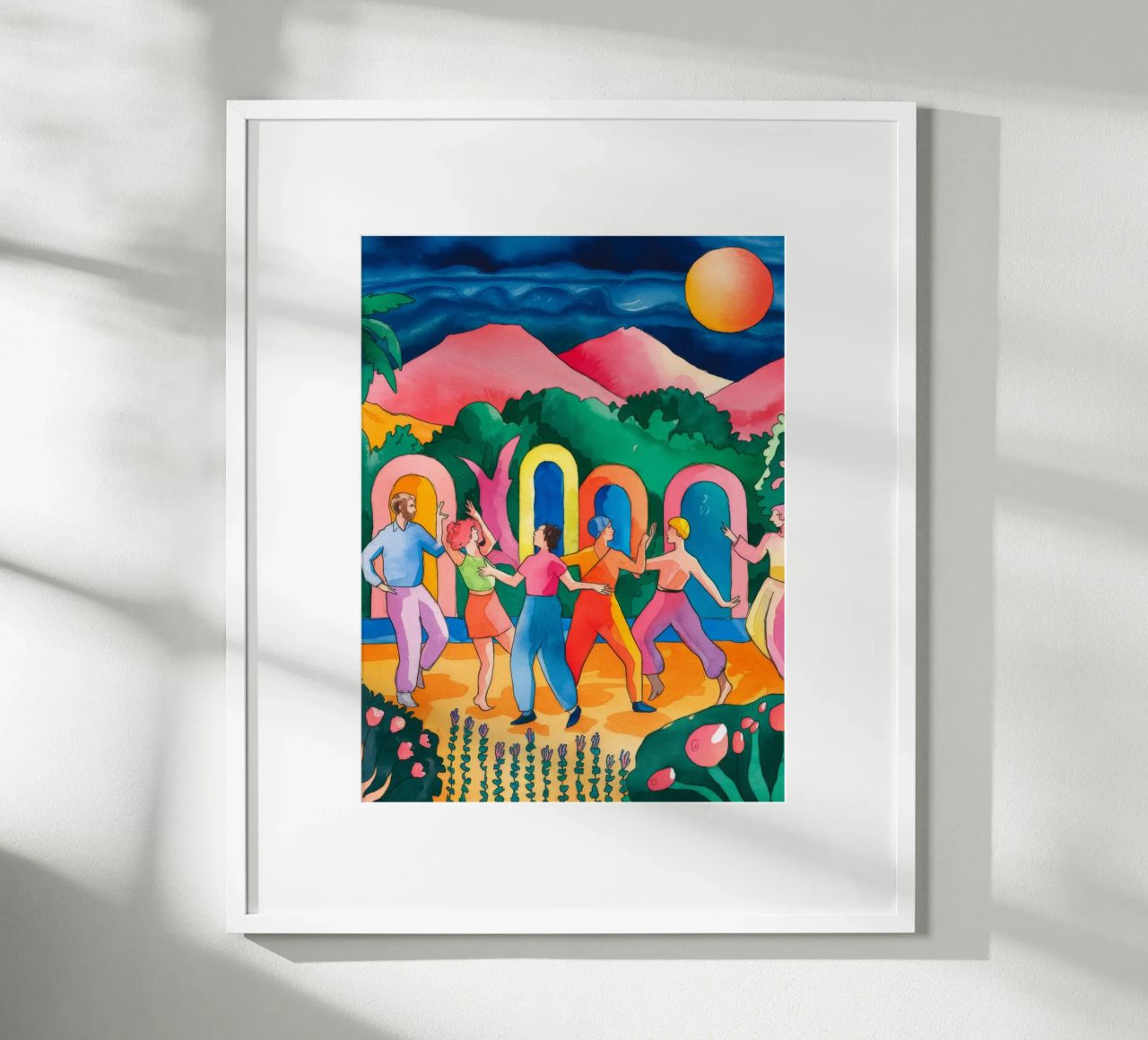 Fiesta al atardecer poster con marco de madera de Artie Shifa