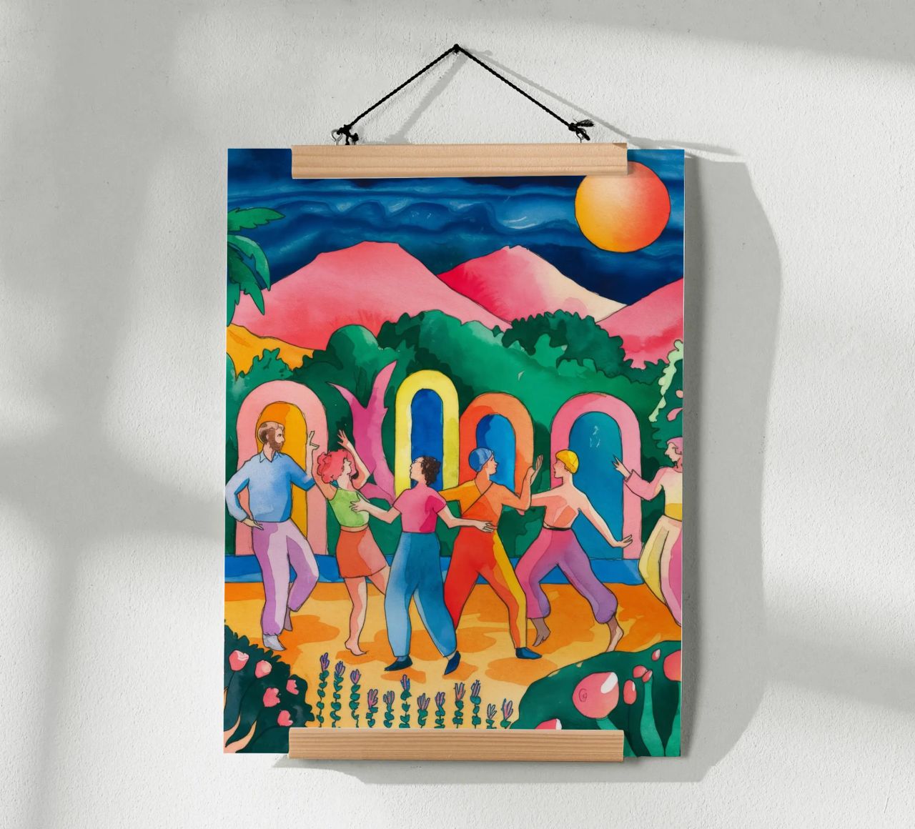 Fiesta al atardecer poster con marco de madera de Artie Shifa