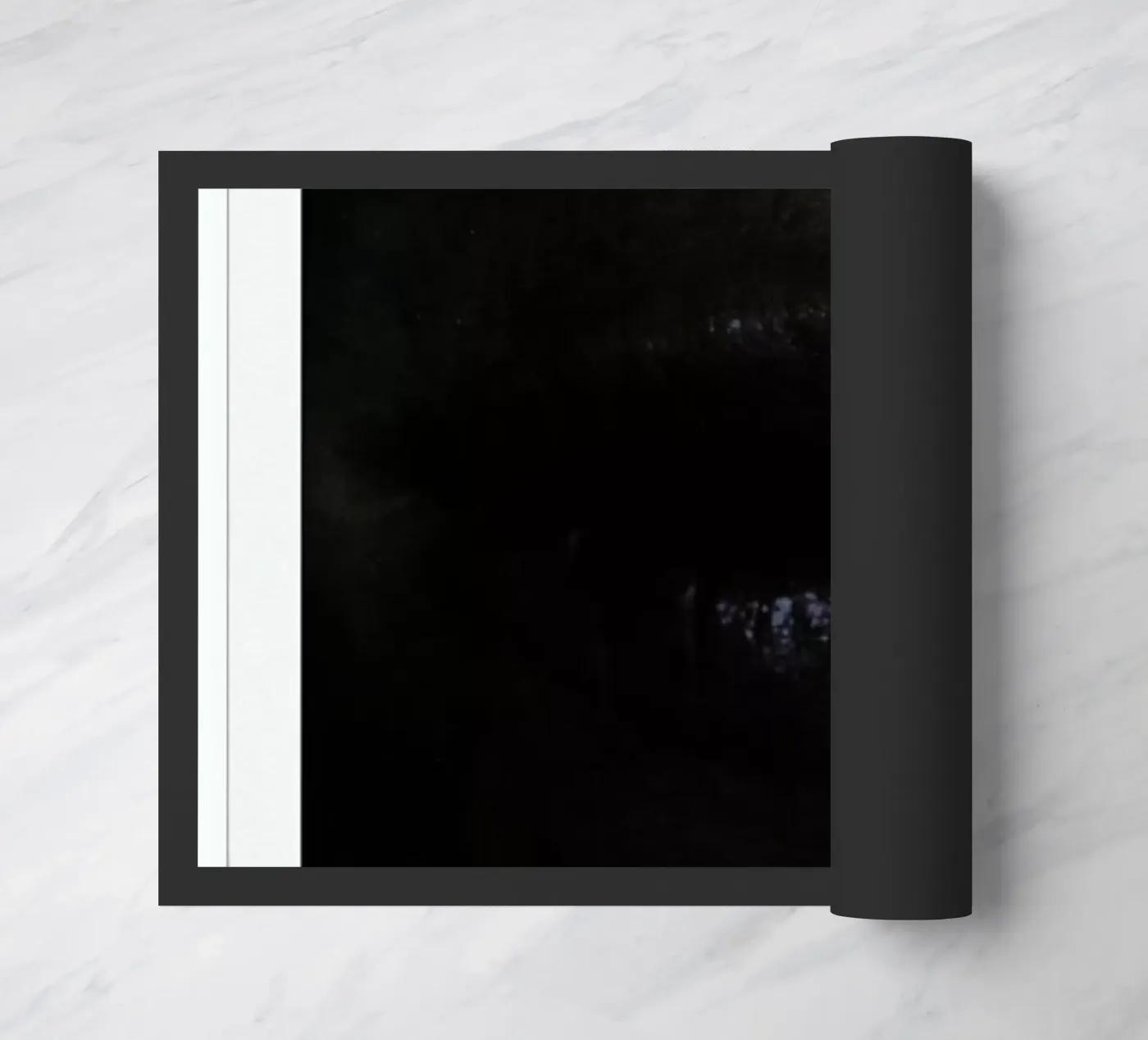 Lips dark doormat by Lou Garoup