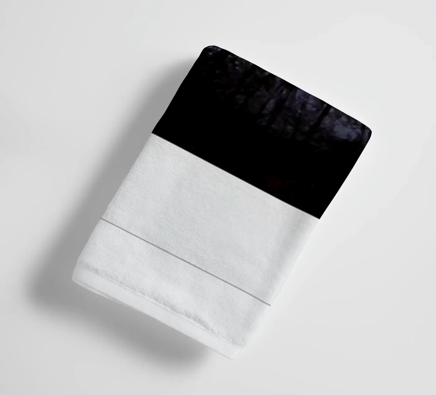Lips dark badhanddoek van Lou Garoup